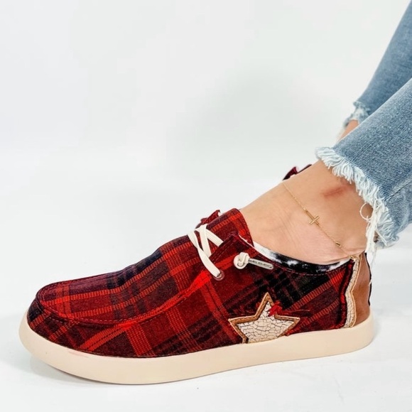 Yellow Box ODANA Red Plaid Slip On Sneakers W/ Side Frayed Star, Size 8, BNIB - Picture 9 of 15